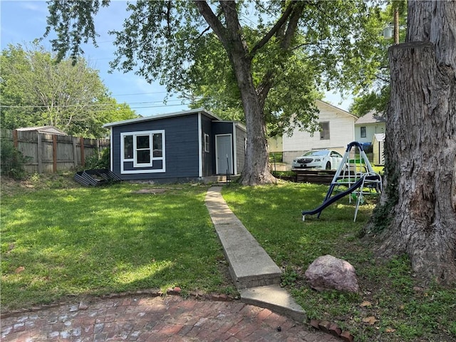 928 S 6th St, Atchison, KS 66002 - view of yard featuring an outdoor structure