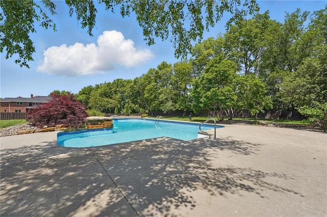 15340 Knox St, Overland Park, KS 66221 - swimming pool with a patio area
