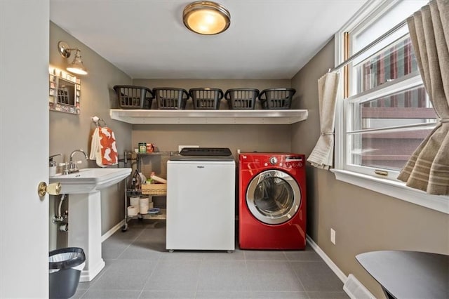 3514 W 47th Pl, Roeland Park, KS 66205 - laundry area featuring washing machine and clothes dryer and tile patterned flooring