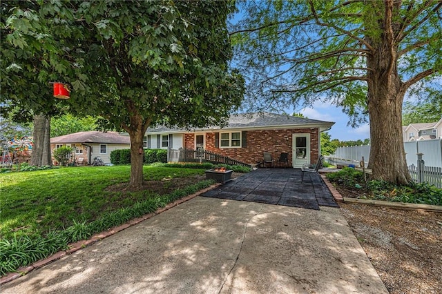 308 E Meadow St, Smithville, MO 64089 - single story home featuring brick siding and concrete driveway