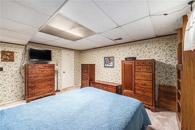 308 E Meadow St, Smithville, MO 64089 - bedroom featuring carpet, wallpapered walls, and a drop ceiling