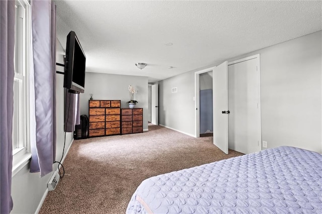 5011 Briar St, Roeland Park, KS 66205 - bedroom with carpet and a textured ceiling