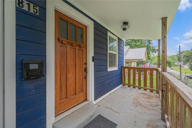 815 Pawnee St, Leavenworth, KS 66048 - entrance to property featuring a porch