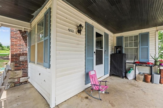402 Fifth St, Smithville, MO 64089 - view of covered porch