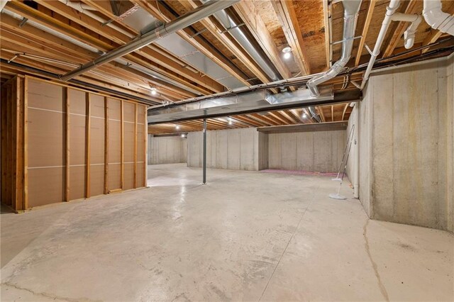 11807 S Kenton St, Olathe, KS 66061 - view of unfinished basement