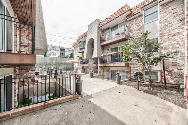 5008 Baltimore Ave Unit 102, Kansas City, MO 64112 - view of building exterior