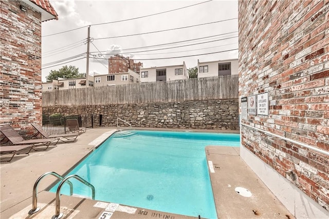 5008 Baltimore Ave Unit 102, Kansas City, MO 64112 - view of community pool