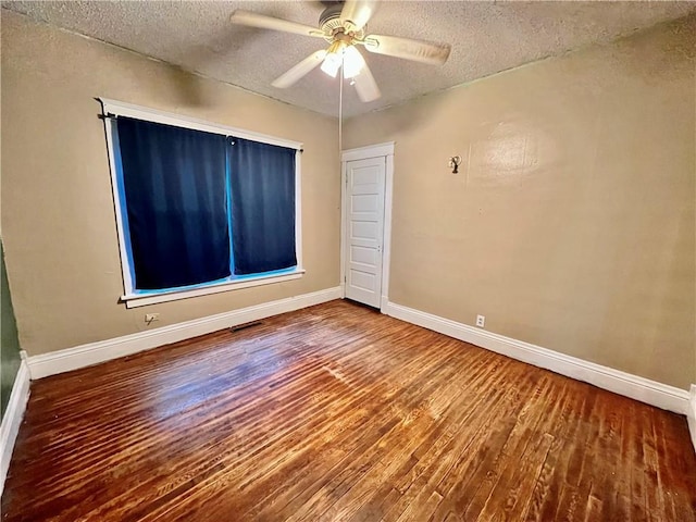 522 S 2nd St, Independence, KS 67301 - unfurnished room with wood finished floors, a textured ceiling, and a ceiling fan