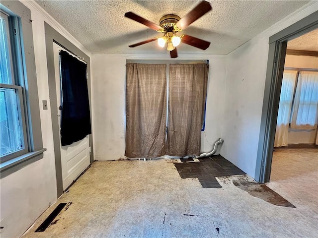 522 S 2nd St, Independence, KS 67301 - empty room with a ceiling fan, a textured ceiling, and crown molding
