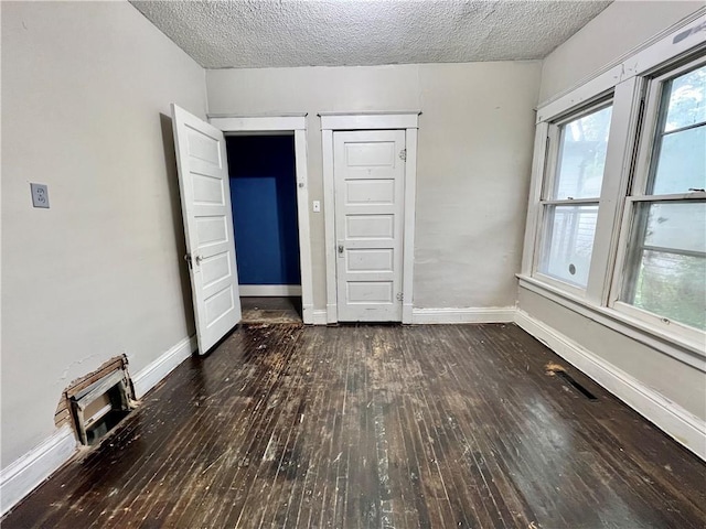 522 S 2nd St, Independence, KS 67301 - unfurnished room featuring dark wood finished floors and a textured ceiling
