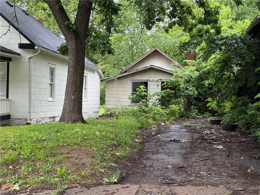 2720 Lister Ave, Kansas City, MO 64128 - photo 1