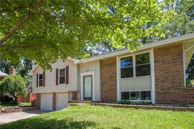 508 NE Shiloh Cir, Blue Springs, MO 64014 - bi-level home with a garage, brick siding, driveway, and a front lawn
