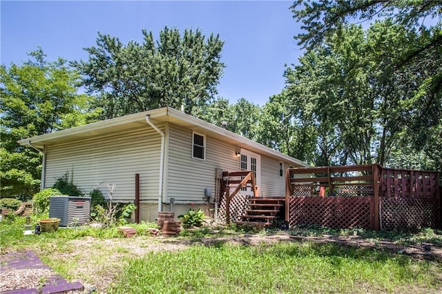 508 NE Shiloh Cir, Blue Springs, MO 64014 - back of house featuring a deck