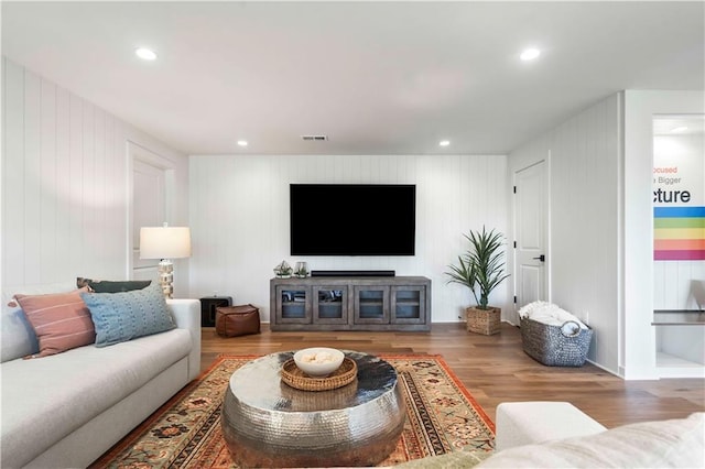 11594 S Zarda Dr, Olathe, KS 66061 - living room with wood finished floors and recessed lighting