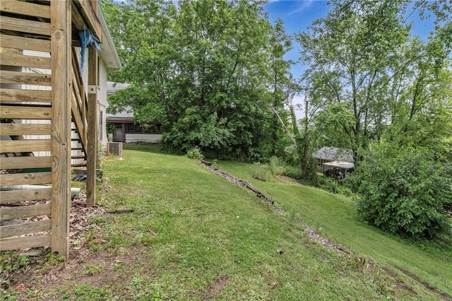 310 E Clay St, Carrollton, MO 64633 - view of grassy yard with stairway