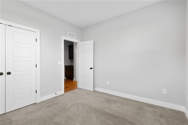 3113 SW Arboridge Dr, Lees Summit, MO 64081 - unfurnished bedroom featuring carpet and a closet