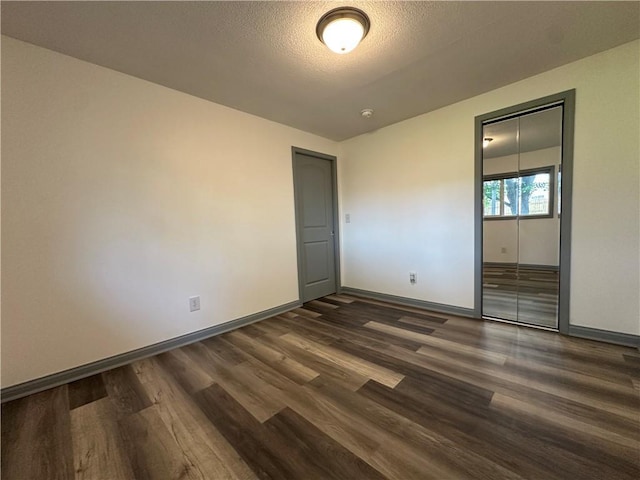 1915 W 5th St, Sedalia, MO 65301 - empty room featuring dark wood-style flooring and a textured ceiling