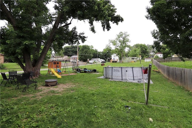 1429 S 6th St, Atchison, KS 66002 - view of yard with a playground