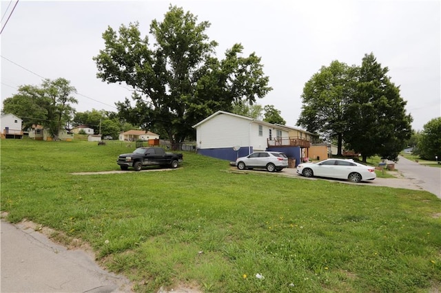 1429 S 6th St, Atchison, KS 66002 - view of side of home featuring a lawn