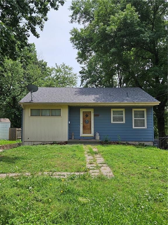 1419 W College Ter, Independence, MO 64050 - view of front of home with board and batten siding