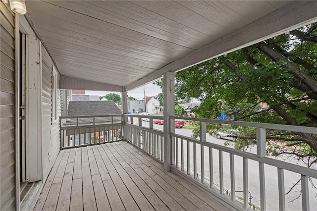 520 Sandusky Ave, Kansas City, KS 66101 - view of wooden terrace