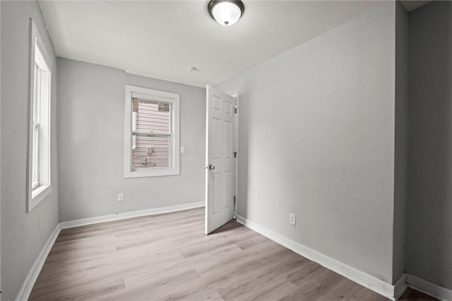520 Sandusky Ave, Kansas City, KS 66101 - spare room with light wood-style flooring and baseboards