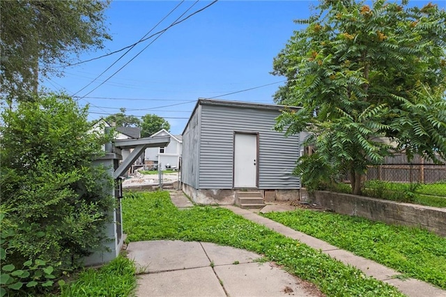 520 Sandusky Ave, Kansas City, KS 66101 - view of outbuilding with entry steps