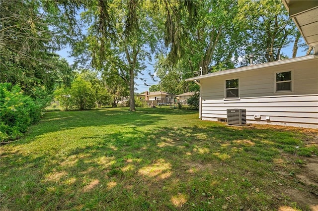 811 NW Maynard St, Blue Springs, MO 64015 - view of grassy yard