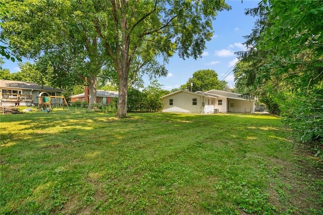 811 NW Maynard St, Blue Springs, MO 64015 - view of green lawn
