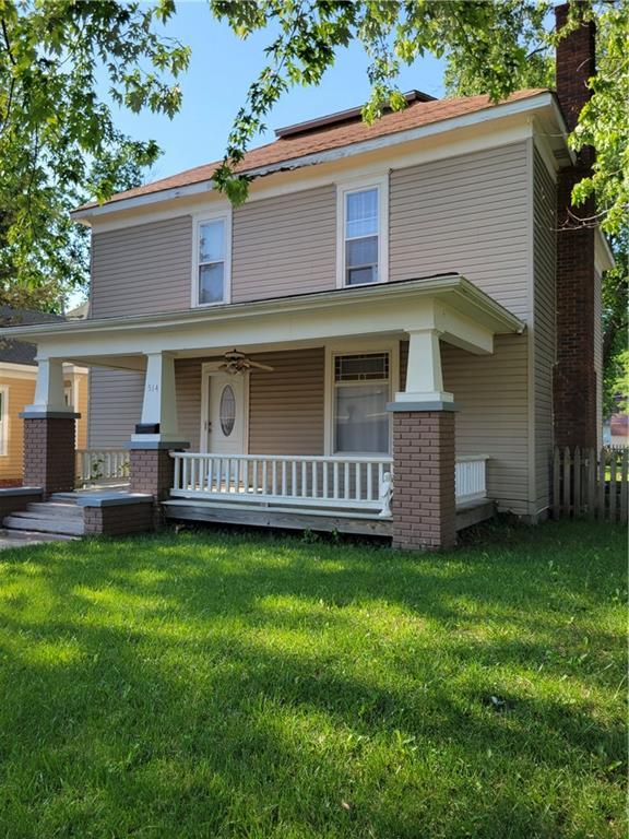 514 E Jackson Ave, Iola, KS 66749 - american foursquare style home featuring covered porch and a chimney