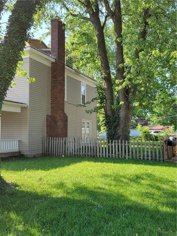 514 E Jackson Ave, Iola, KS 66749 - view of yard