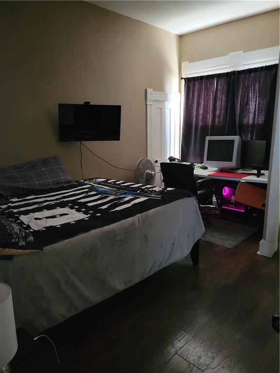 514 E Jackson Ave, Iola, KS 66749 - bedroom featuring wood finished floors