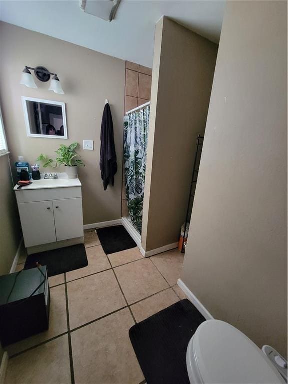 514 E Jackson Ave, Iola, KS 66749 - bathroom featuring vanity, curtained shower, and tile patterned flooring