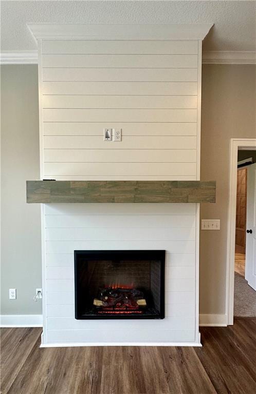 11805 E Ridgeview Ct, Peculiar, MO 64078 - detailed view of crown molding, a fireplace, wood finished floors, and a textured ceiling