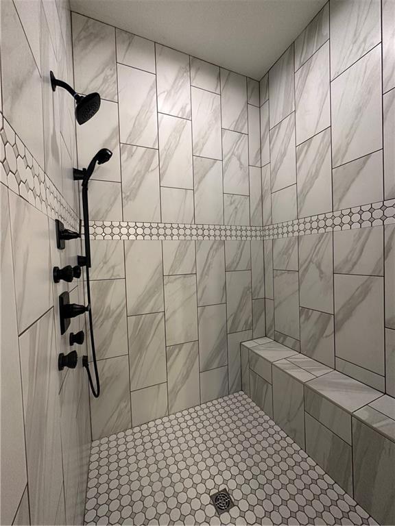11805 E Ridgeview Ct, Peculiar, MO 64078 - full bath featuring a tile shower