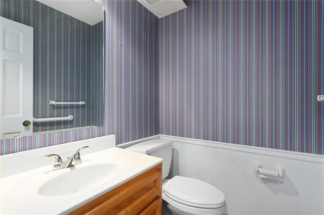 13220 W 76th St, Lenexa, KS 66216 - half bath featuring wallpapered walls, wainscoting, and vanity