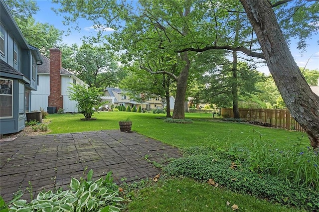 13220 W 76th St, Lenexa, KS 66216 - view of yard with a patio
