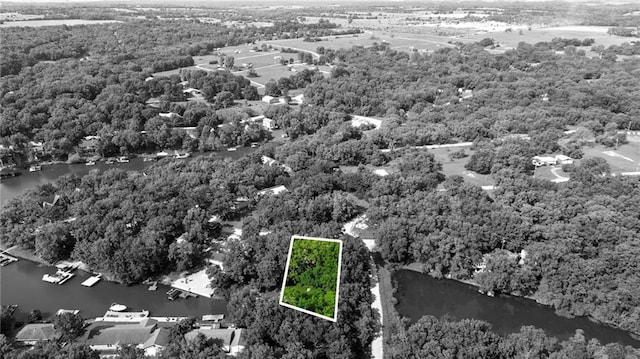 321 W Sugarlake Dr, Mound City, KS 66056 - aerial view of property's location with a nearby body of water and property parcel outlined
