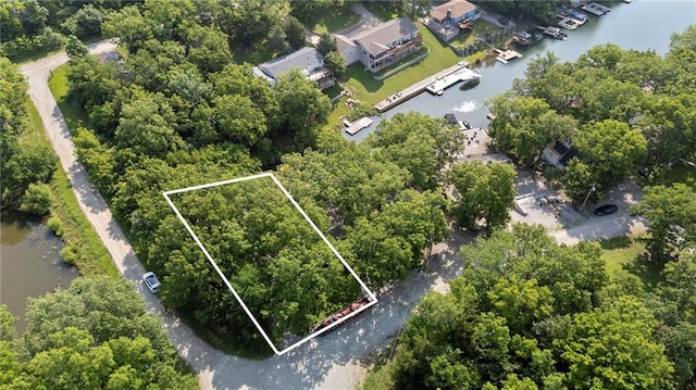 321 W Sugarlake Dr, Mound City, KS 66056 - aerial view of property's location featuring a nearby body of water and property boundaries highlighted