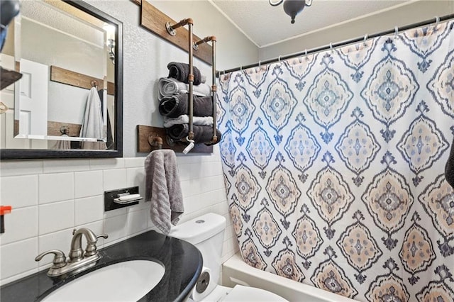 321 W Sugarlake Dr, Mound City, KS 66056 - bathroom featuring vanity, shower / bathtub combination with curtain, a textured ceiling, and tile walls