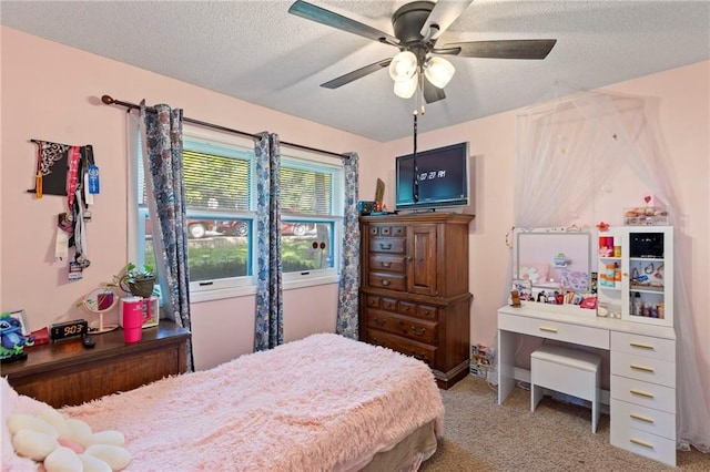 321 W Sugarlake Dr, Mound City, KS 66056 - bedroom featuring carpet flooring, a textured ceiling, and ceiling fan