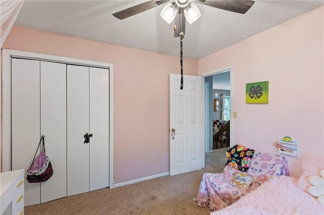 321 W Sugarlake Dr, Mound City, KS 66056 - bedroom with carpet, a closet, ceiling fan, and a textured ceiling