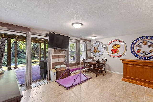 321 W Sugarlake Dr, Mound City, KS 66056 - dining space featuring a textured ceiling