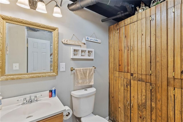 321 W Sugarlake Dr, Mound City, KS 66056 - bathroom with toilet and vanity