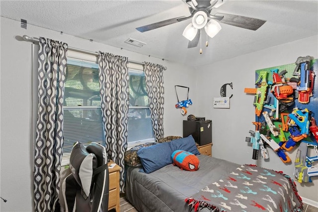 321 W Sugarlake Dr, Mound City, KS 66056 - bedroom featuring a textured ceiling and a ceiling fan