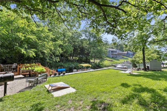321 W Sugarlake Dr, Mound City, KS 66056 - view of green lawn