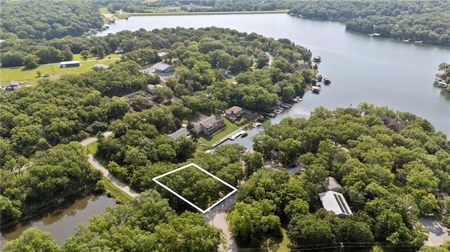 321 W Sugarlake Dr, Mound City, KS 66056 - aerial view of property and surrounding area with a nearby body of water and property parcel outlined