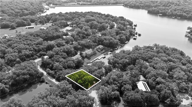 321 W Sugarlake Dr, Mound City, KS 66056 - view of property location featuring a large body of water and property boundaries highlighted