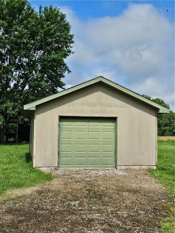 245 S 250th St, Pittsburg, KS 66762 - detached garage featuring driveway
