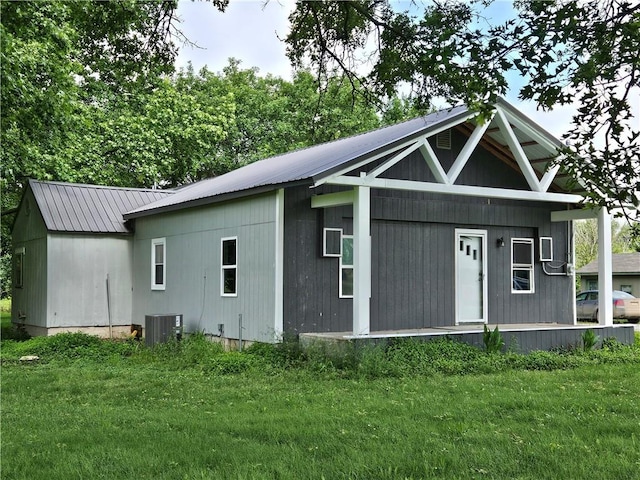 245 S 250th St, Pittsburg, KS 66762 - rear view of house featuring a lawn and a metal roof